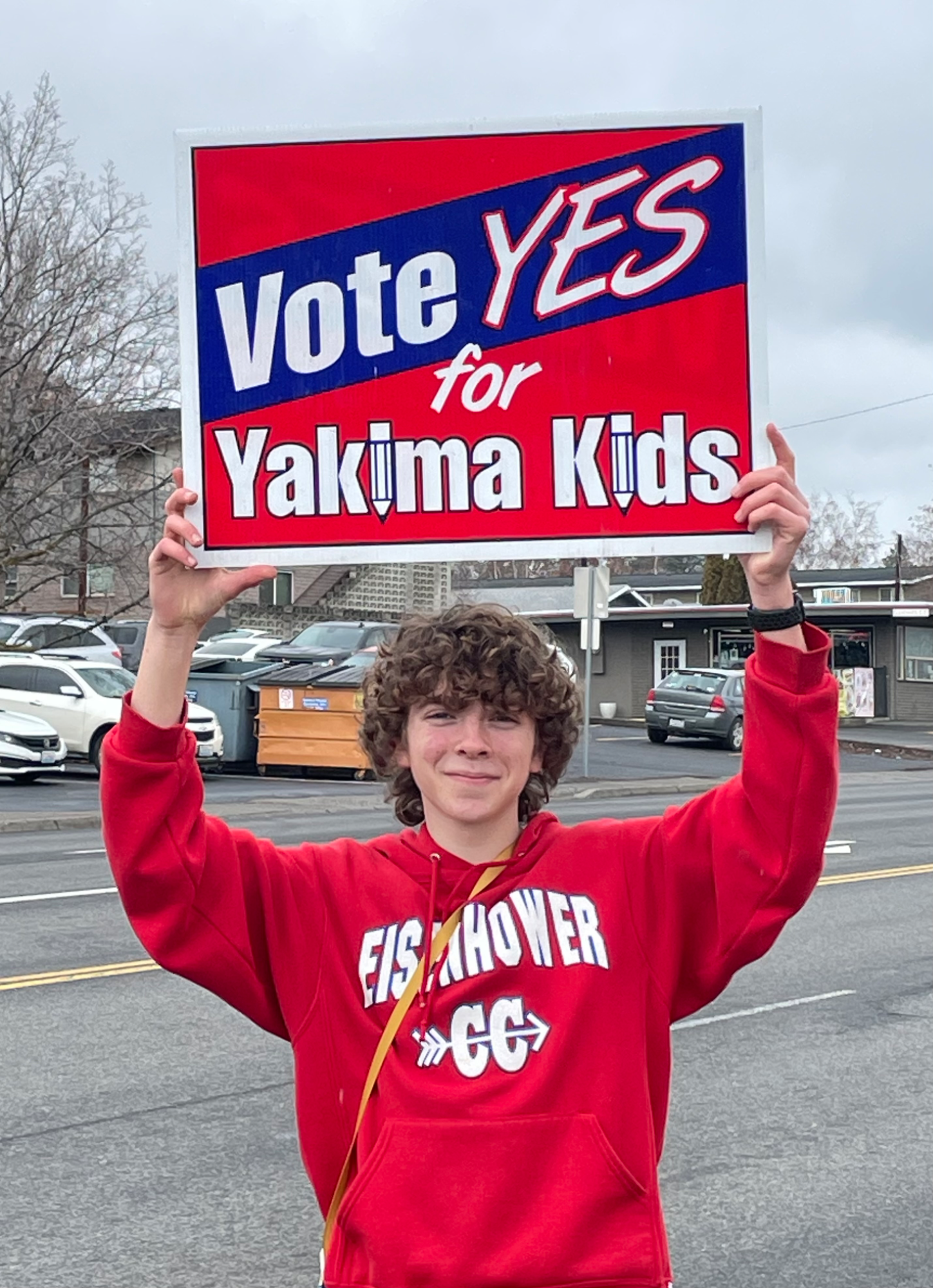 Eisenhower student supporting Yes for Yakima Kids